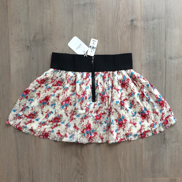 MILLAU LF Store Cream Floral Skirt NWT $116 - Picture 3 of 5